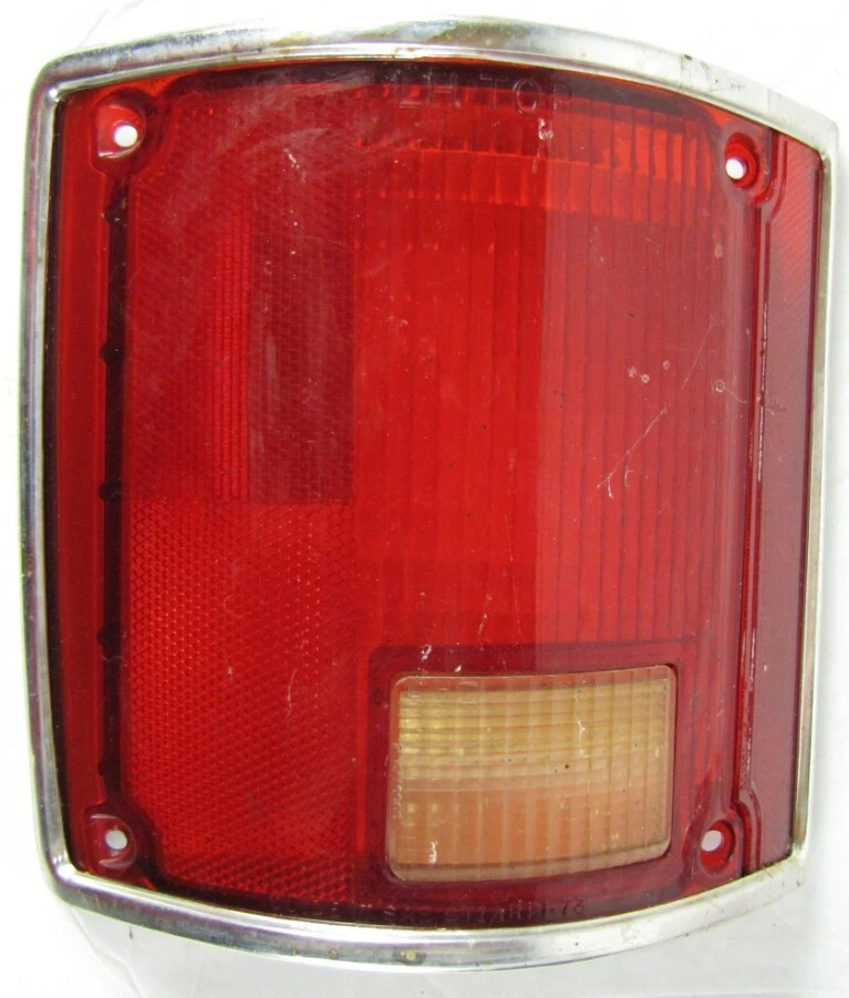 Chevy K5 Blazer Suburban 1973-87 OEM LUZ TRASERA IZQUIERDA DERECHA LENTE Y CARCASA Foto 2 de 4