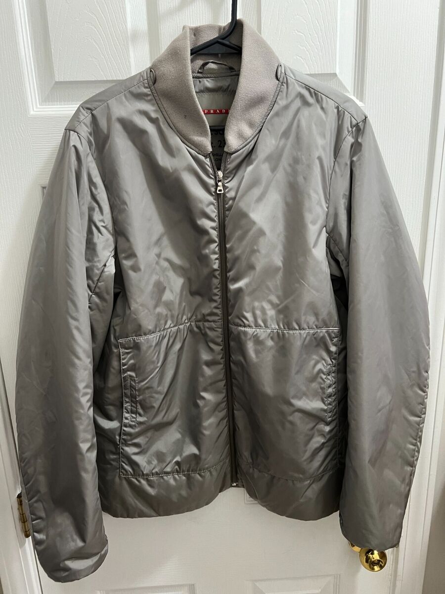 Prada Men's SGV563 Mat. 23E Sport Nylon Grey Jacket. Size L Prada Men's SGV563 Mat. 23E Sport Nylon Grey Jacket. Size L