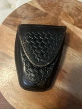 DUTYMAN DUTY BELT HANDCUFF POUCH COVERED WITH HIDDEN SNAP 9121H