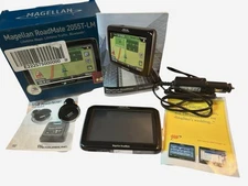 Magellan RoadMate 2055T-LM GPS With Accessories Bluetooth Lifetime Maps In Box