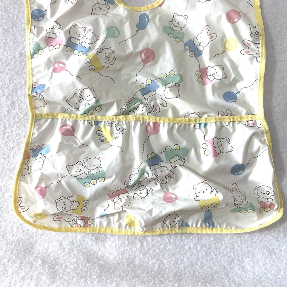 Babero de vinilo a presión Gerber vintage para niños pequeños conejo de bolsillo Foto 2 de 4