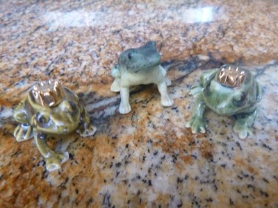 Hagen Renaker Lot of 3 Vintage Bone China Frogs/Frog Prince Different colors