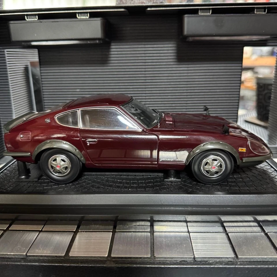Kyosho Nissan Fairlady 240Z-G Maroon 1/18 Diecast Model Car Rare Discontinued - Image 4 of 4