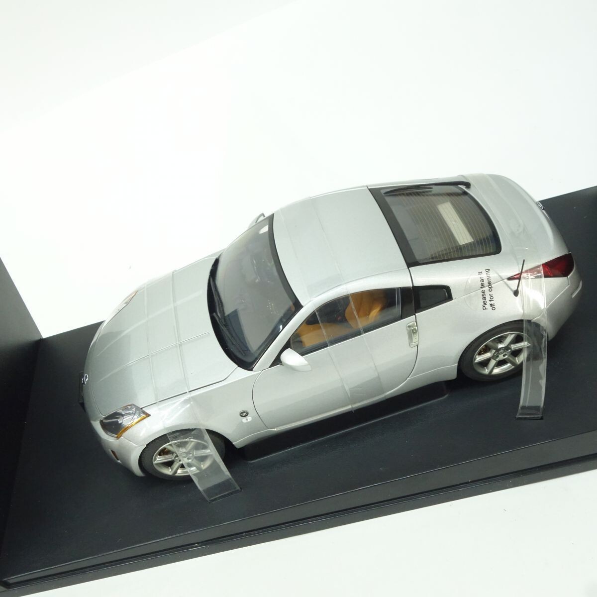 Nissan 350Z シルバー 1/18 ミニカー 1/18 AUTOart Nissan