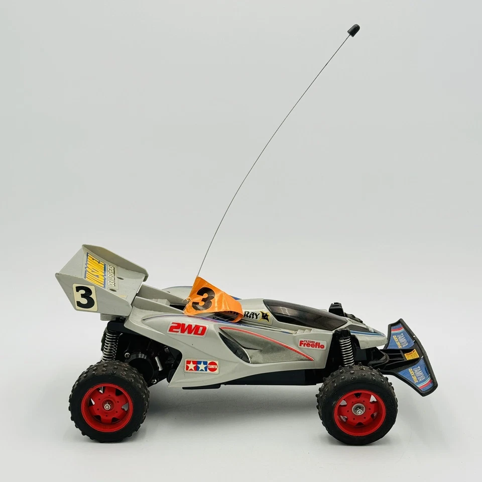 Tamiya Manta Ray Escala 1/14 Control Remoto R/C Coche Modelo 46013 De Colección Foto 3 de 4
