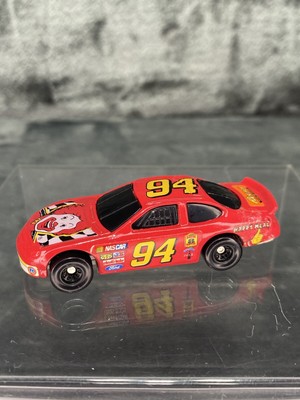 1998 Hot Wheels Reeses Racing Bill Elliot #94 McDonald's Happy Meal Red Car