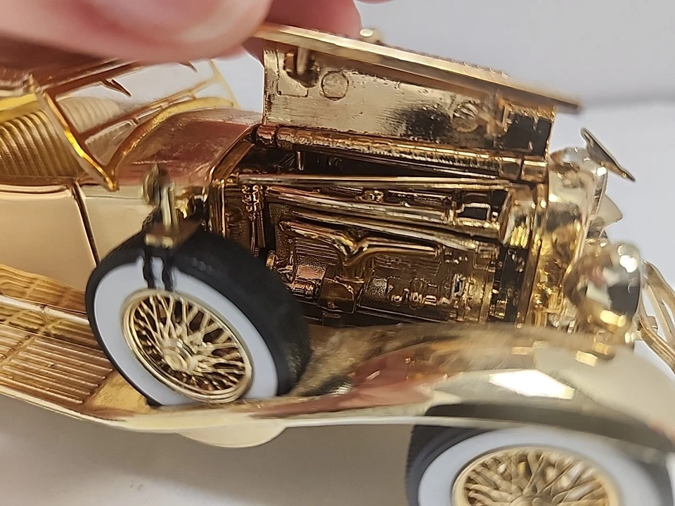 Signature 1934 Duesenberg SSJ Gold Roadster Car 1/32 Scale - Image 4 of 4