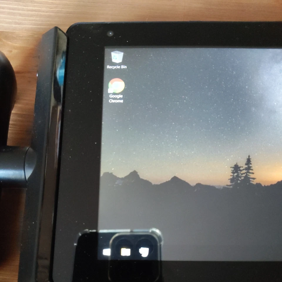 Linx Vision 8" Tablet with Xbox Controller - Black Great Condition - Image 4 of 4