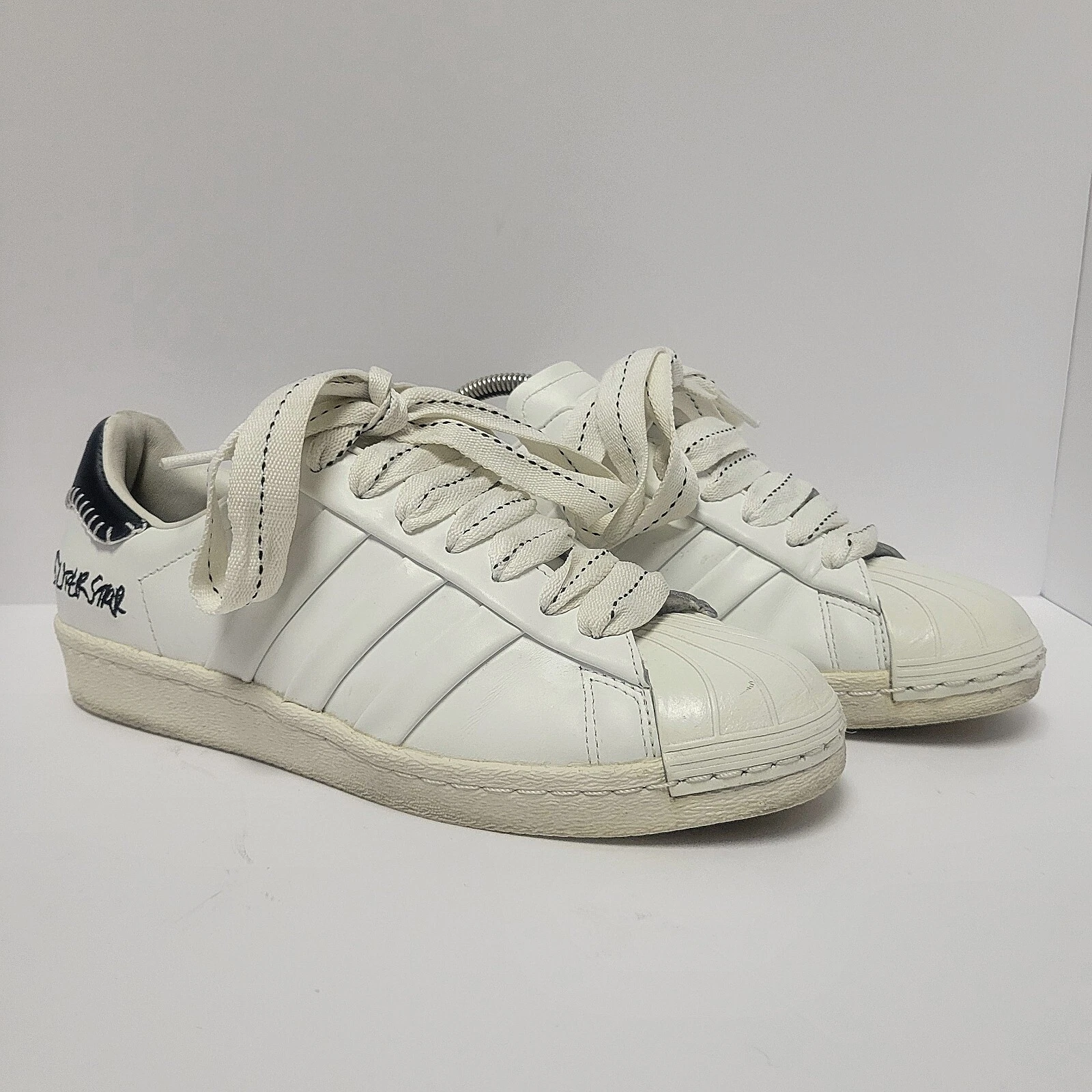 Scarpe da corsa Adidas Superstar Jonah Hill da uomo bianche con lacci piatti taglia 8 FW7577