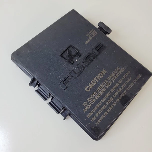 Chrysler Pacifica 2005-2007 debajo del capó caja de fusibles tapa relé cubierta negra OEM Foto 2 de 4