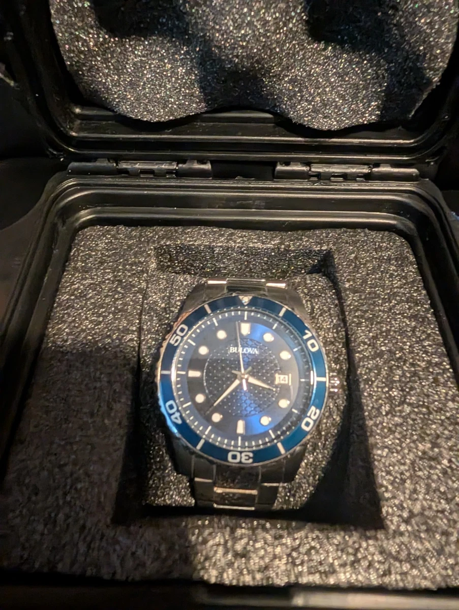 Preços baixos em Aço Inoxidável Bulova Accutron II homens Relógios