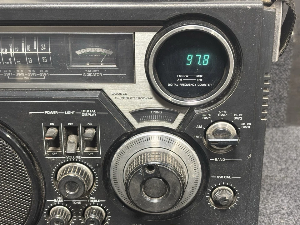 Receptor de onda corta vintage Panasonic 6 bandas FM/AM/SW1-4 RF-2600 probado. Foto 3 de 4