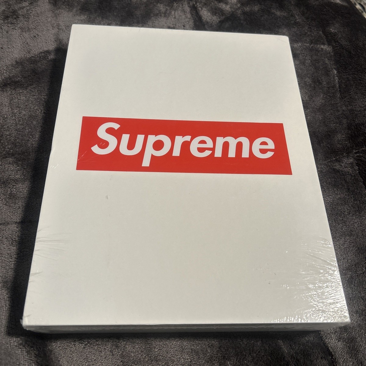 Supreme（Vol 2）Phaidon Hardcover Book Supreme x Phaidon Vol. 2 Hardcover Monograph | Hypebeast