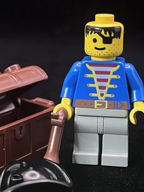 LEGO Pirates Minifigure pi005  Blue Coat 1989 Eyepatch 6279 6285 Barracuda Chest
