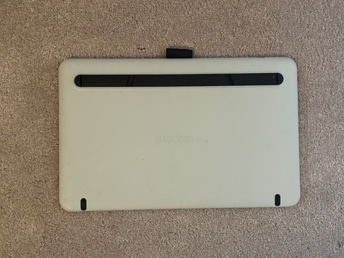 Wacom One Graphics Tablet with Pen Digital Drawing & Design Model One - Picture 2 of 2