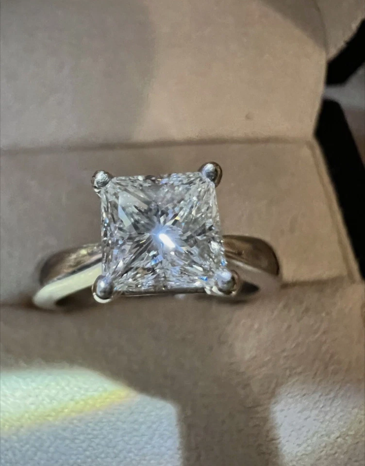 Anillo de compromiso solitario de diamantes de 1,18 quilates (visual 1,29) con certificación GIA de Blue Nile Foto 3 de 4