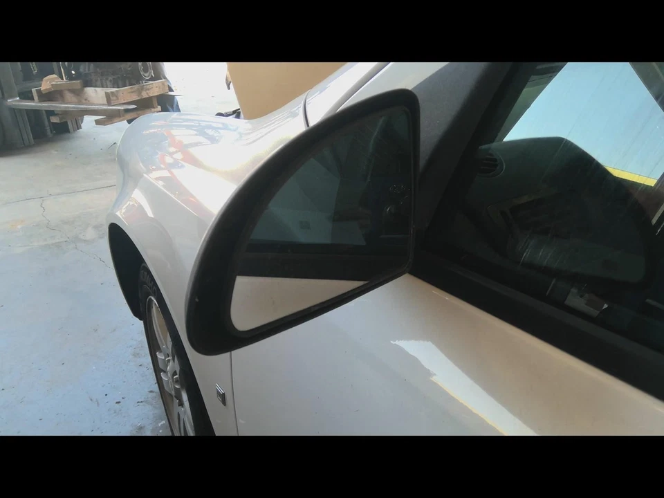 Espejo retrovisor de puerta izquierdo usado se adapta a: Chevrolet Cobalt Power 2007 carrocería color opcional DG7 SDN L Foto 2 de 4
