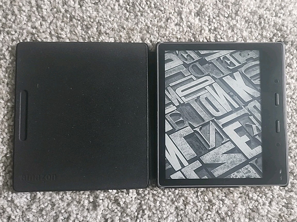 Amazon Kindle Oasis 10th Gen 32GB S8IN40 Graphite Tablet Excellent