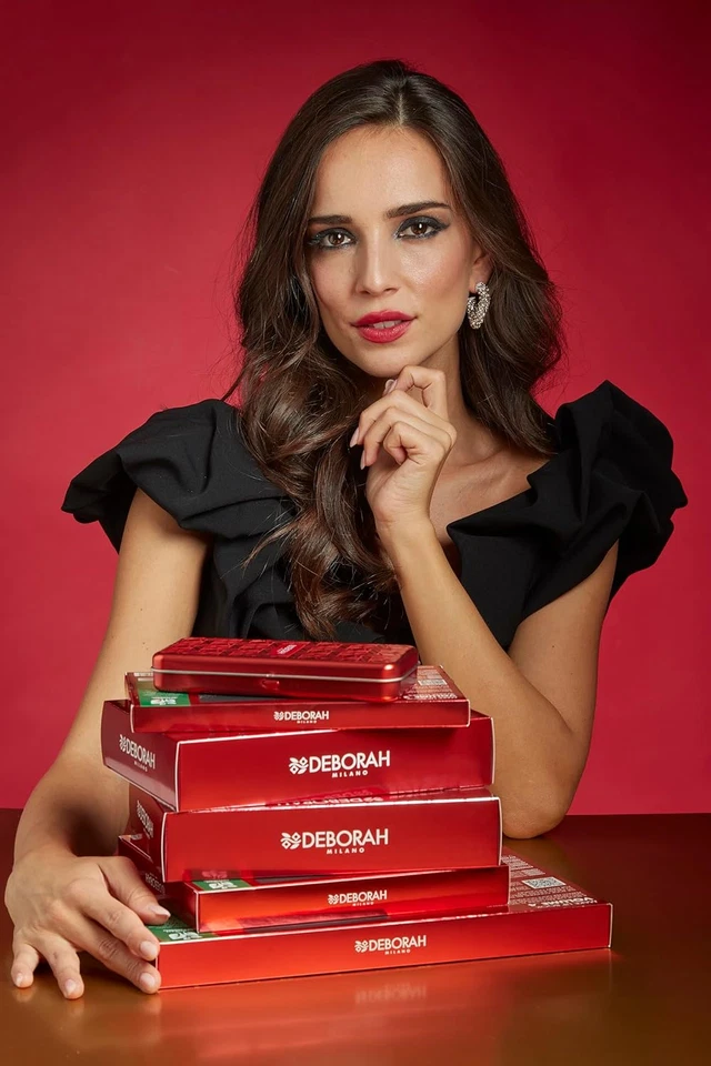 Milano - Set Regalo Donna Pochette Rossa, Include Mascara like a PRO, Matita Occ - Immagine 2 di 4