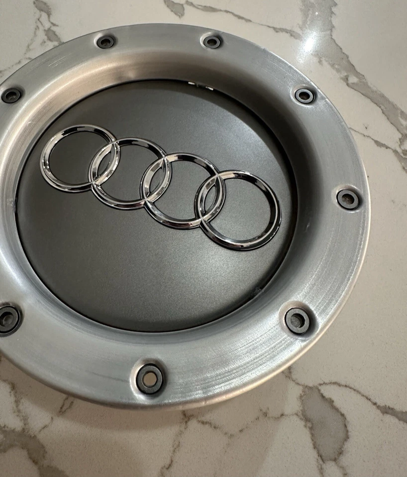 Tapacubos centrales de rueda AUDI 1997-2011 para A4 A6 S6 A8 TT 8D0601165K gris cromo usado Foto 4 de 4