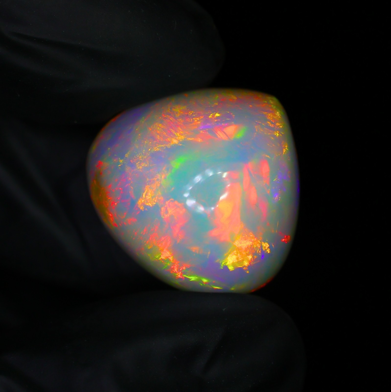 Natural Opal Cabochon 19.90 Ct Natural Welo Opal Gemstone 18x19x13mm