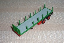 Sattelauflieger 2-achsig m. Stahlrungen u. Hochb. f. Spur TT feuerrot / laubgrün