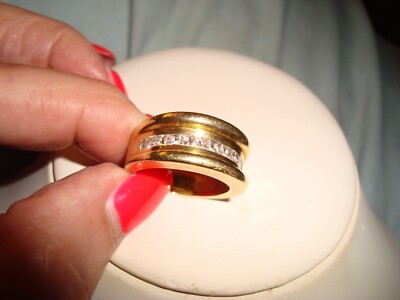 18 KT CUSTOM DESIGNED YELLOW GOLD HEAVY RING WITH INVISIBLE PRINCESS CUT DIAMOND