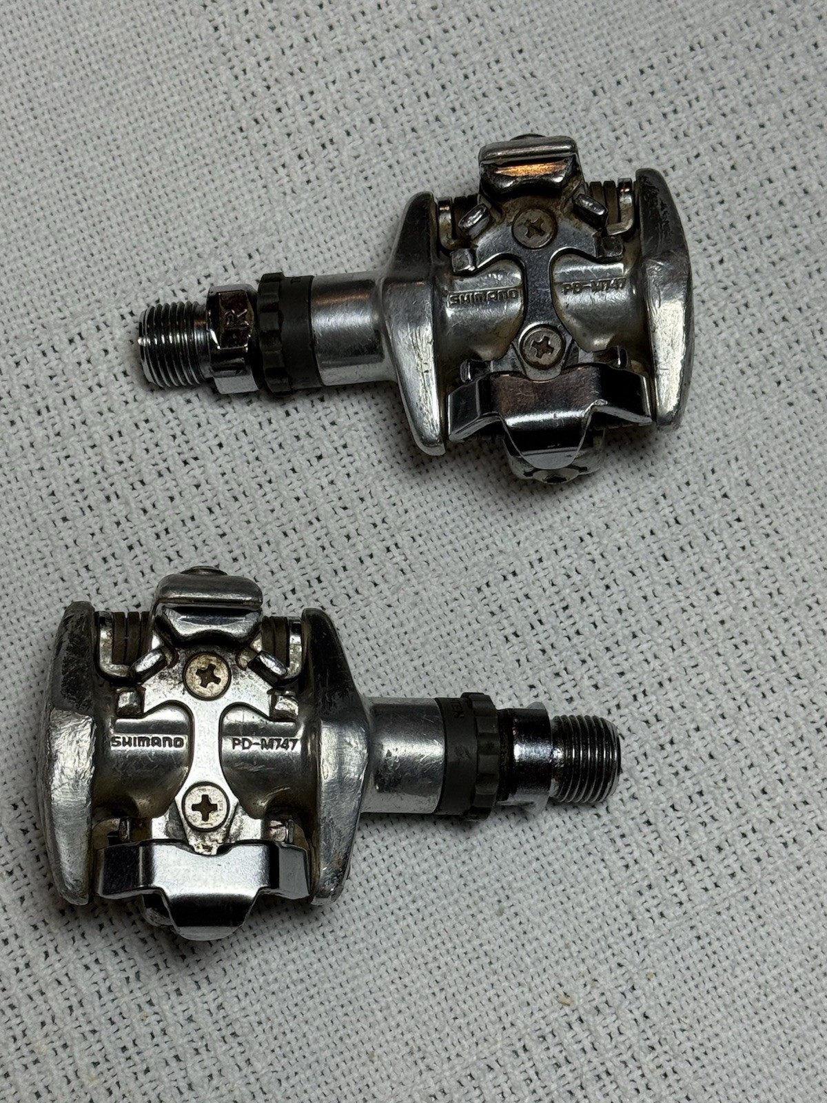 Shimano PD-M747 Clipless Mountain Bike Pedals Smooth Hubs, N
