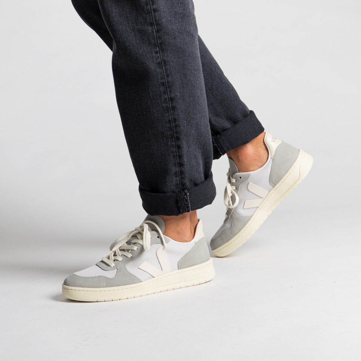 Veja V-10 Alveomesh Sneaker Light Grey/Pierre size 36EU/5US New In