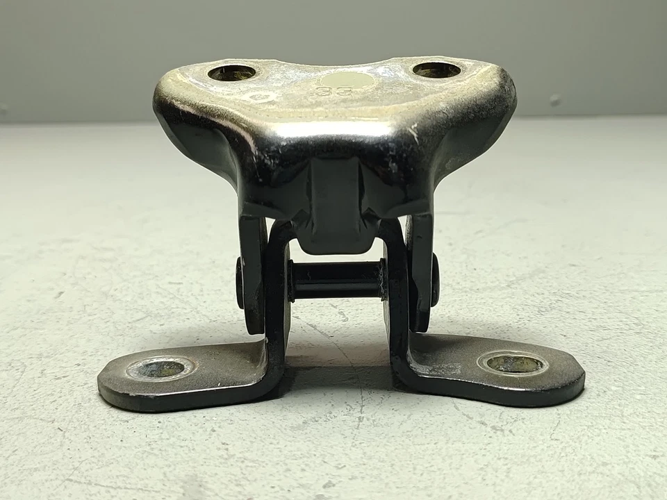 Toyota Corolla 2009-2025 bisagra de puerta inferior del lado del pasajero delantero derecho OEM Foto 3 de 4