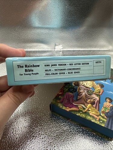 La Bibbia Arcobaleno per Giovani Collins World KJV Illustrata con Scatola - Foto 13 di 14