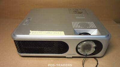 TOSHIBA TLP-XD2000 Beamer Projector 3LCD XGA 2000 LUMENS - BEEPS - LAMP DEFECT?