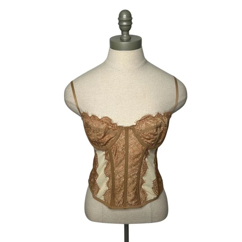 Corsé Amor Moderno Urban Out From Under en Tostado Neutro Talla Grande Foto 2 de 4