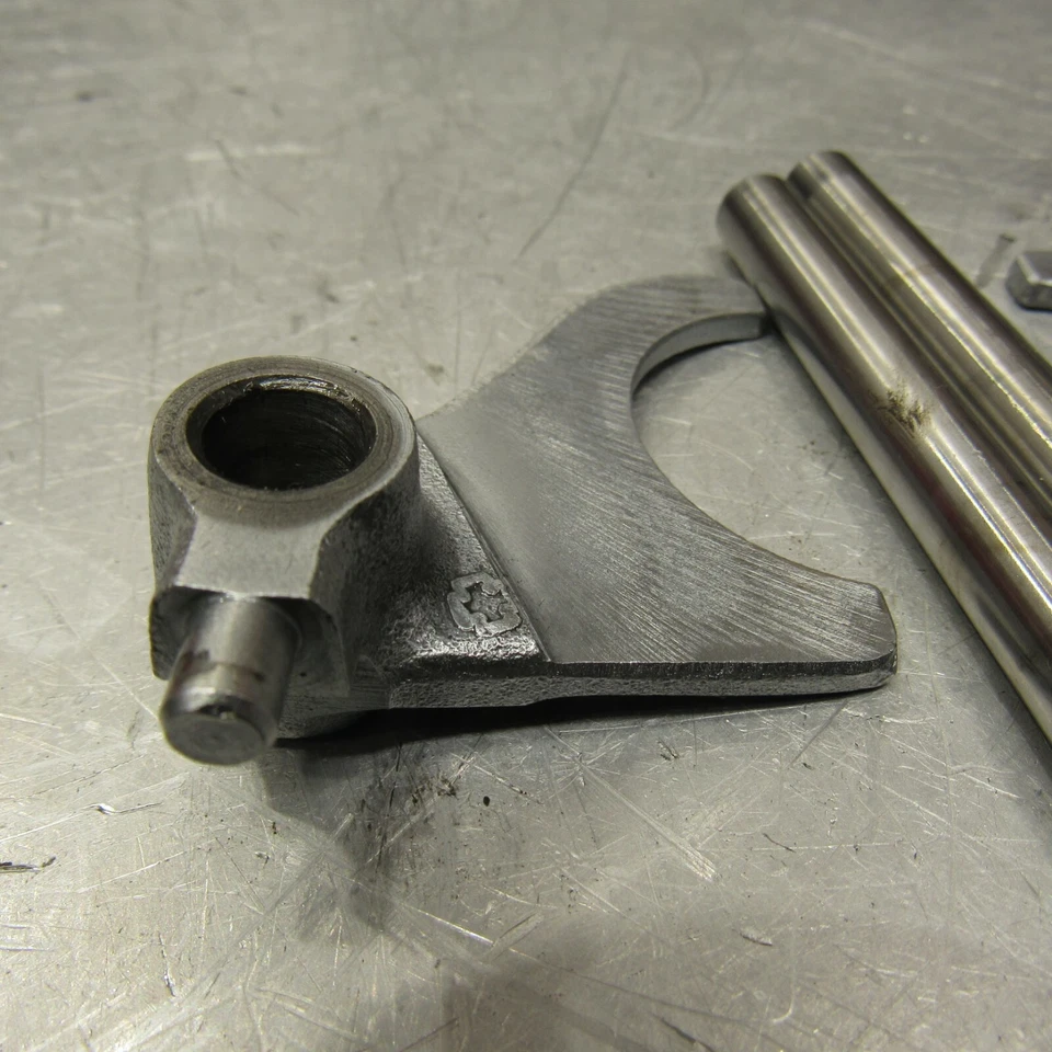 Suzuki 1971-75 TM400 1972-77 TS400 Fifth 5th Drive Gear Shift Fork 25231-165 - Image 2 of 4