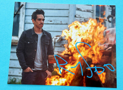 Ray Santiago  -  Ash vs Evil Dead - signed, original Autogramm !!!