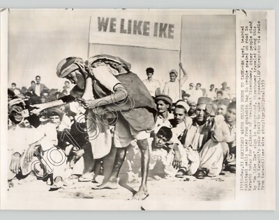 Crowd In PAKISTAN Waits For DWIGHT D. EISENHOWER We Like IKE 1959 Press Photo