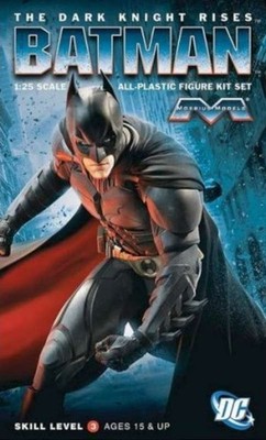 1/25 Batman Dark Knight Trilogy Batman Standing & Rider for Bat Pod (2 figures)