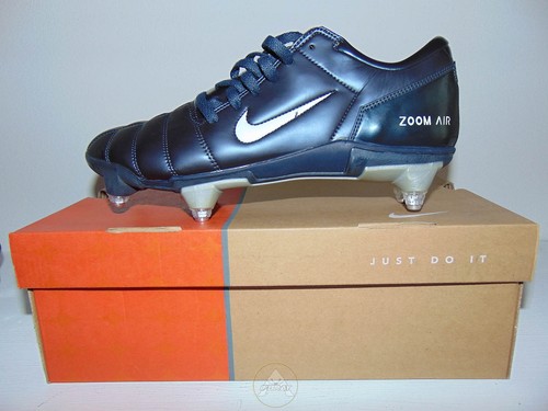 Vintage Nike Air Zoom 90 III SG Soccer 