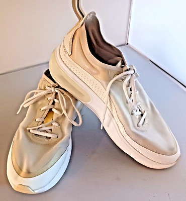 Nike Women Size 8 (39)Metallic White Air Max DIA SE AR7410-105 SNEAKERS THANKS,,