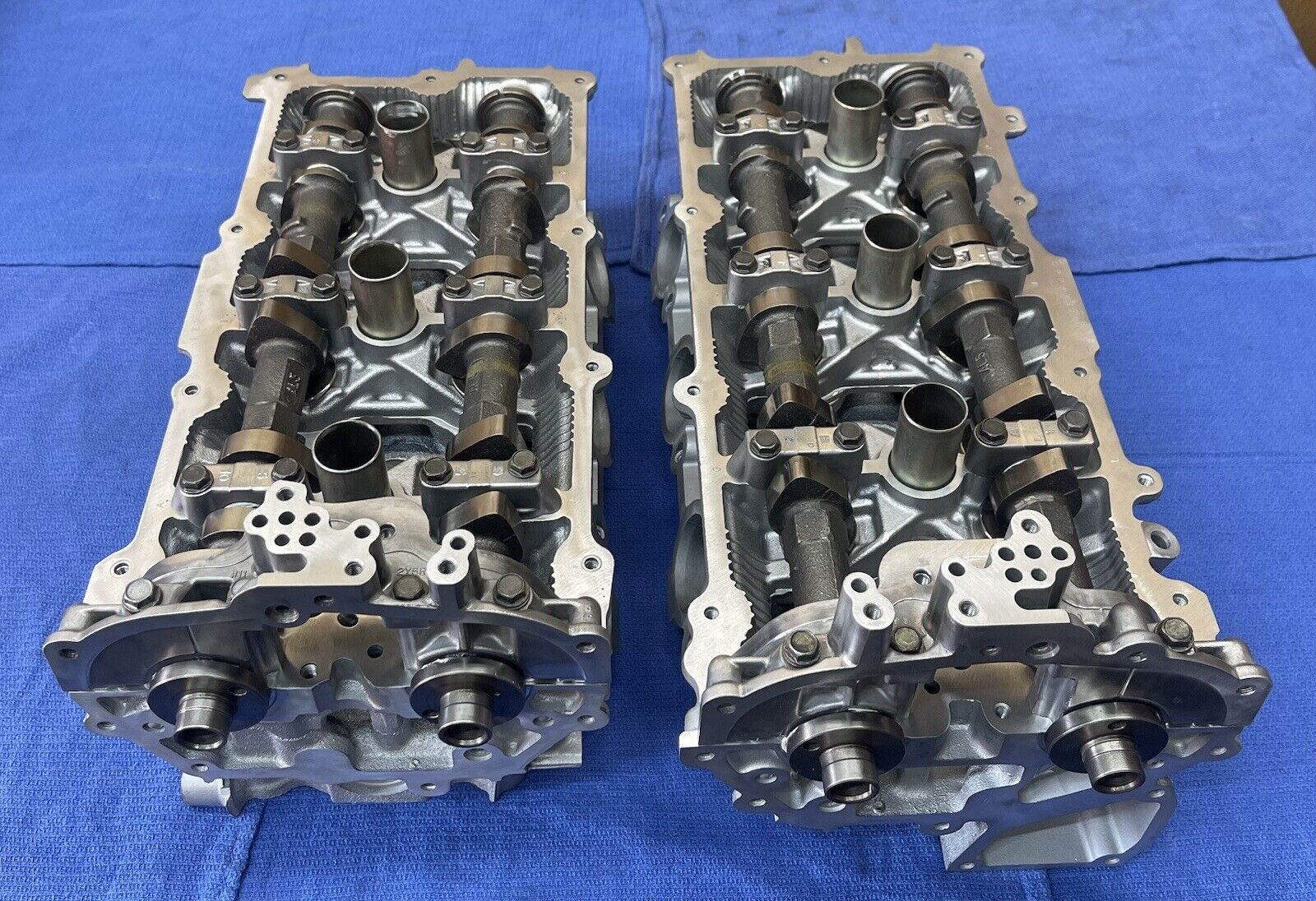 2 NISSAN Infiniti 3.5 V6 CYLINDER HEADS CASTING REA / LEA