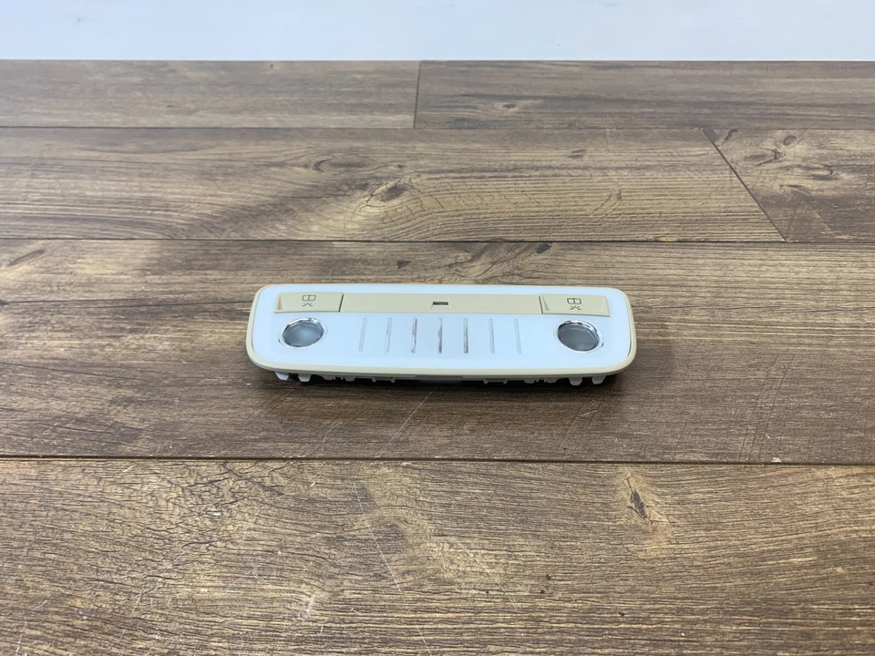 Luz de lectura de cúpula superior trasera beige OEM Mercedes-Benz CLS 550 2012-2018 Foto 4 de 4