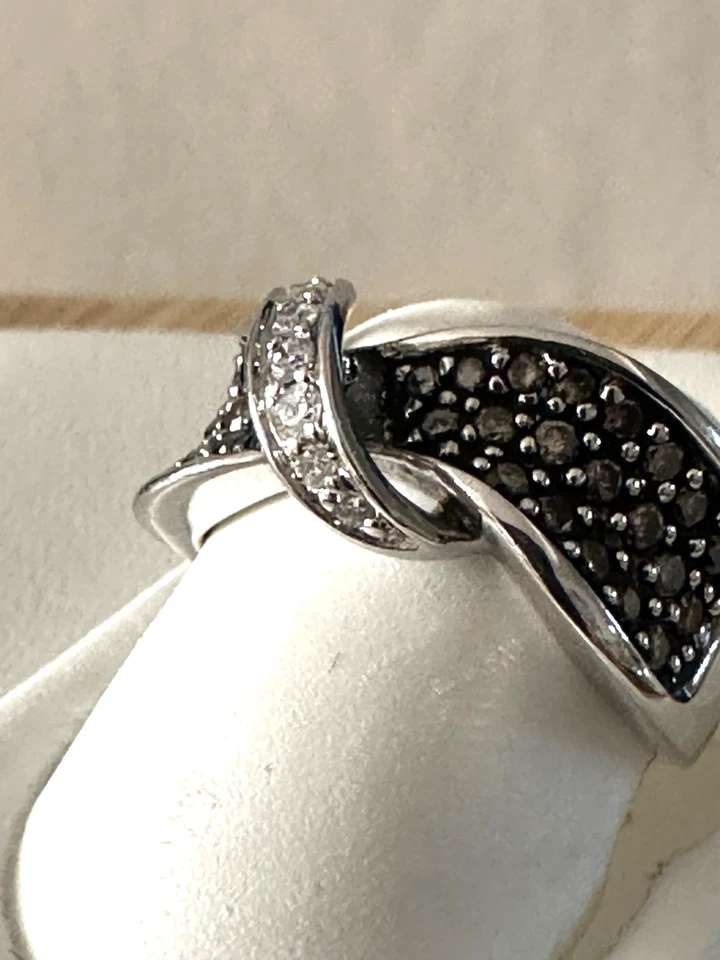 14kt.solid white gold ladies band with cognac natural diamonds,size 6.5, 5.20 Gr - Image 2 of 4