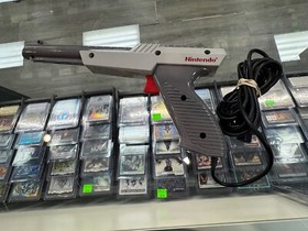 Original 1985 Nintendo NES Zapper Duck Hunt Gun Authentic Grey T31