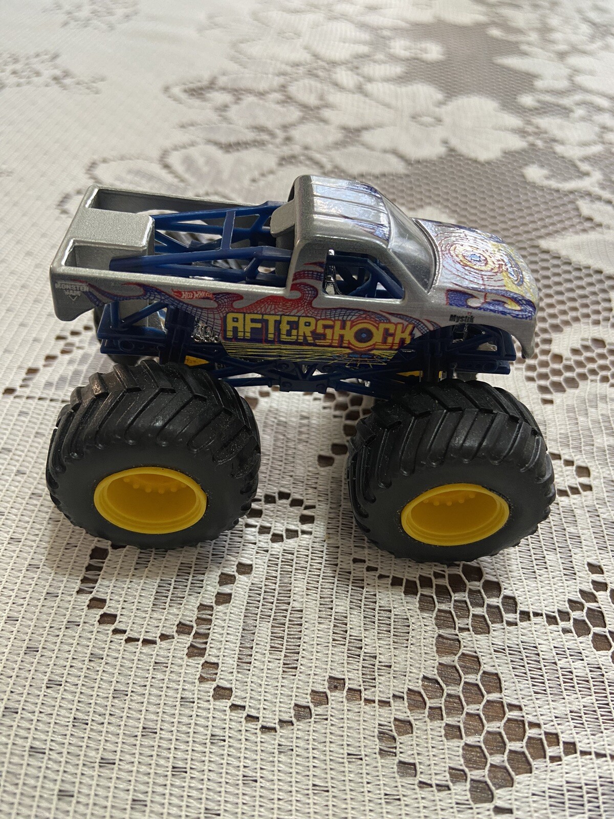 Picture 2 of 8