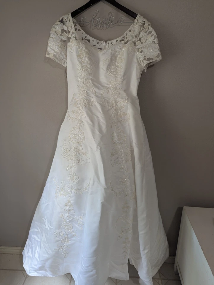 PC Mary's Clásico Blanco Vestido de Novia Línea A Lentejuelas Vestido de Novia Talla 12 Foto 2 de 4