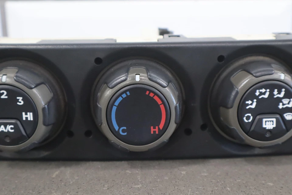 2004-2006 Pontiac GTO (2-Door) Manual Temperature Climate Control - Image 4 of 4