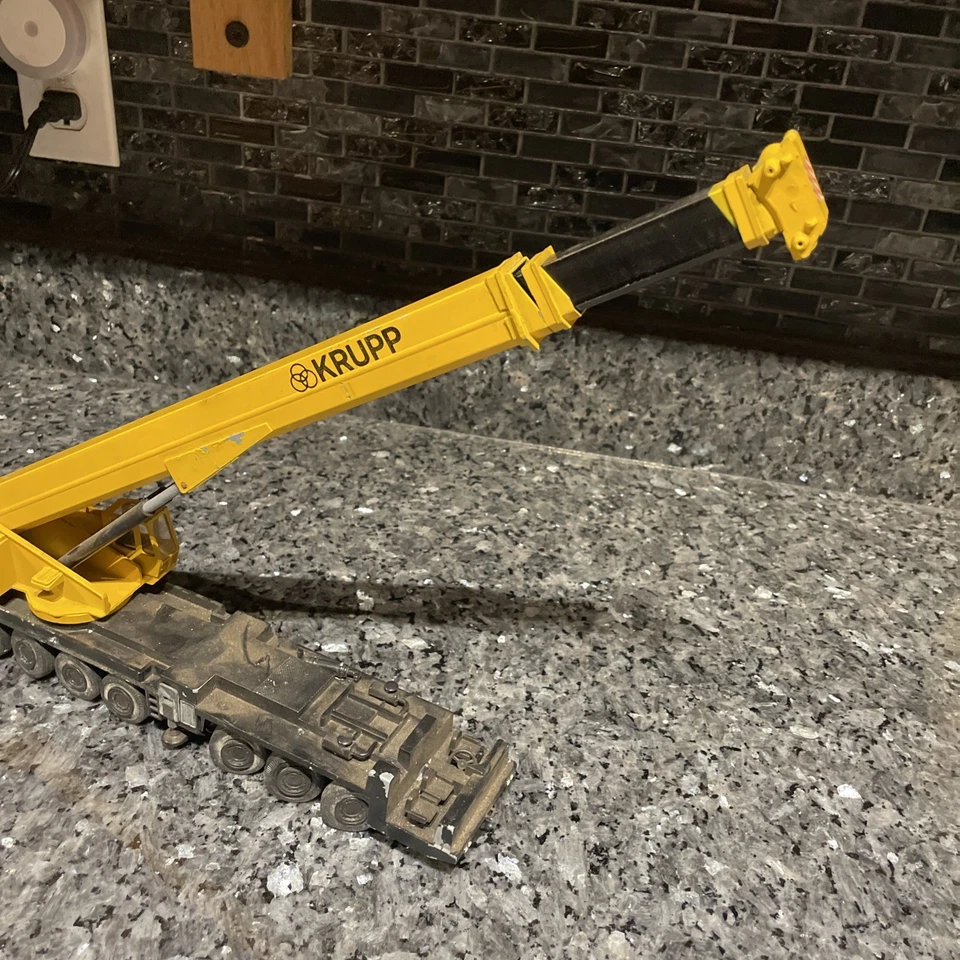 Conrad 1/50 Krupp 250 GMT Telescopic Crane #2077 Parts Repair - Image 4 of 4