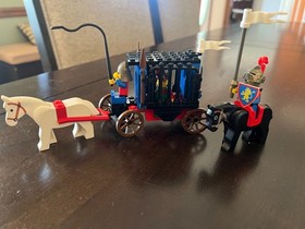 LEGO: 6042 Castle Dungeon Hunters 6042 100% complete with Mini Figures