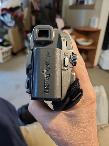 JVC GR-D771U Camcorder – silberfarben - Bild 2 von 10