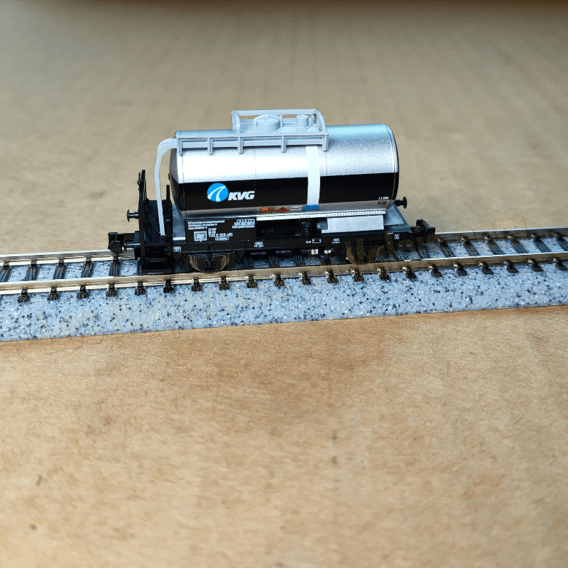 Wagon-citerne type Zs de Minitrix 18971, finition premium DB AG